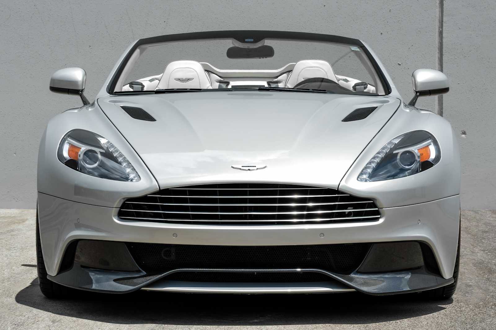 Used 2016 Aston Martin Vanquish Volante RWD image 6