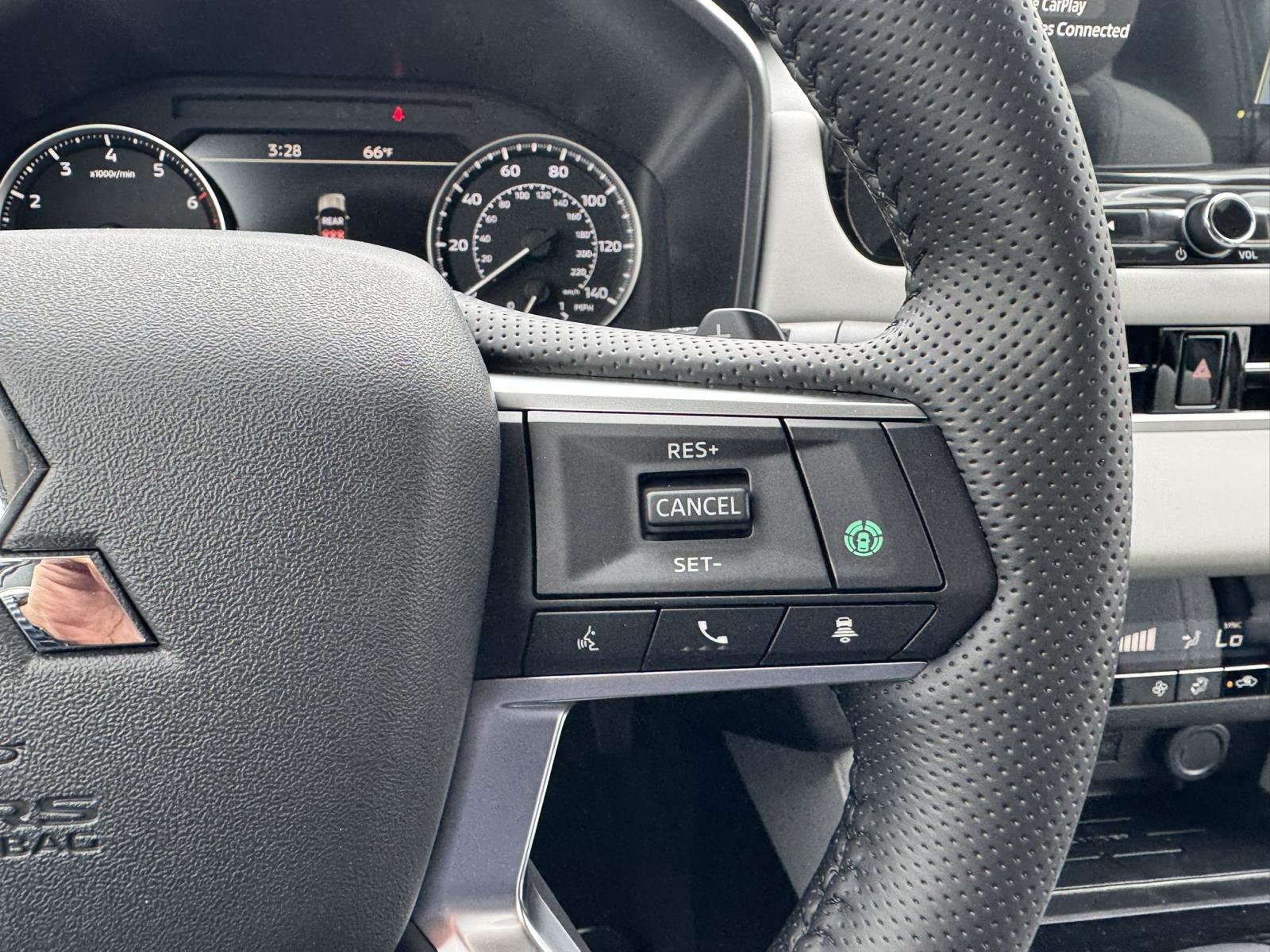 New 2025 Mitsubishi Outlander SE image 17