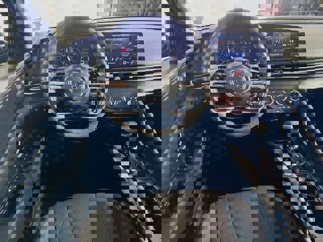 Used 2021 Hyundai Elantra SE image 17