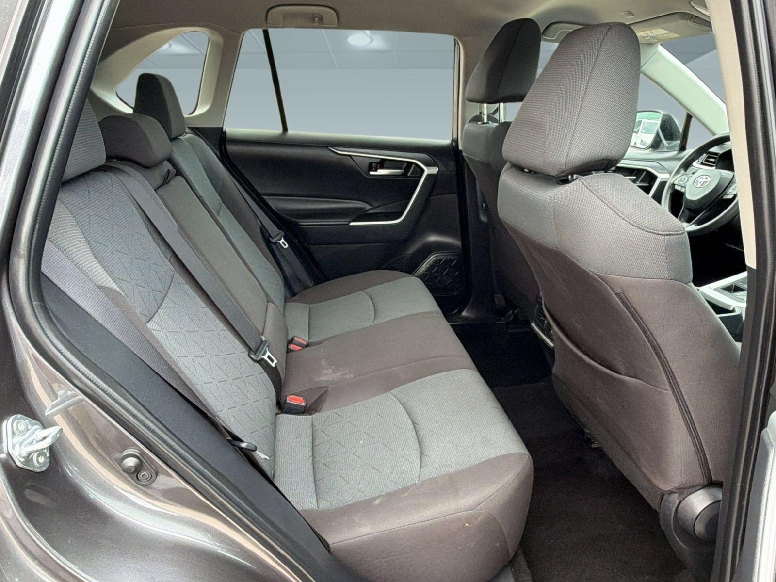Used 2025 Toyota RAV4 XLE AWD/4WD image 29