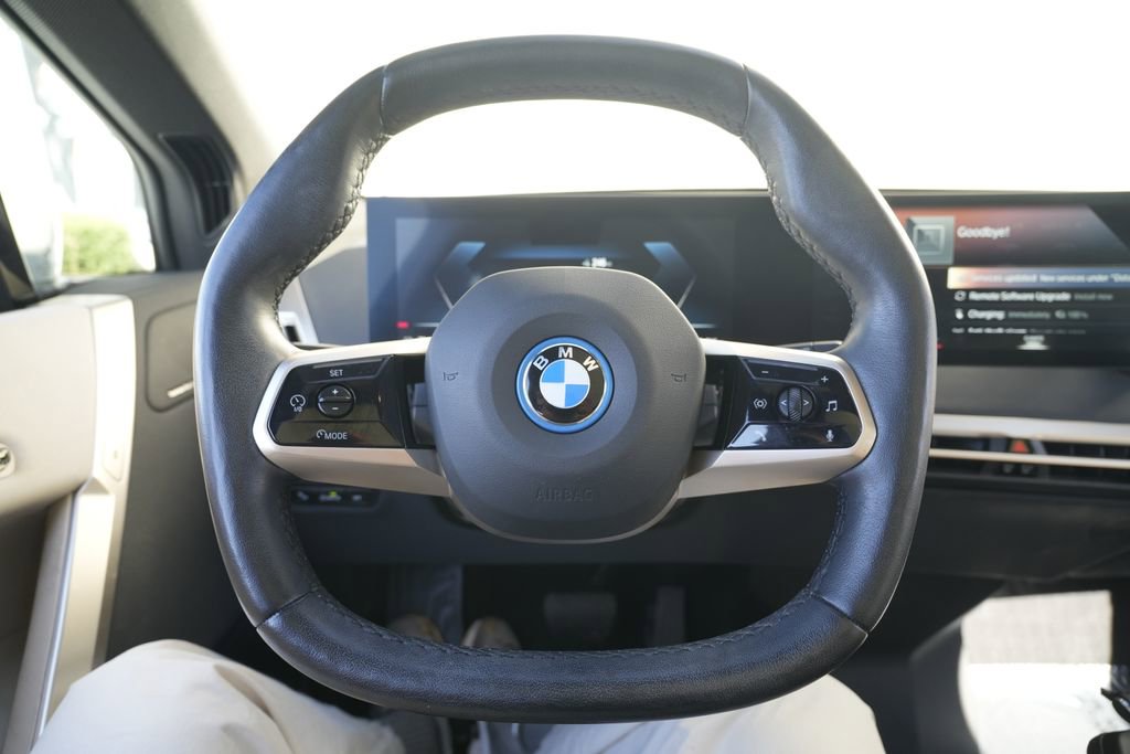 Used 2022 BMW iX xDrive50 w/ Premium Package image 43
