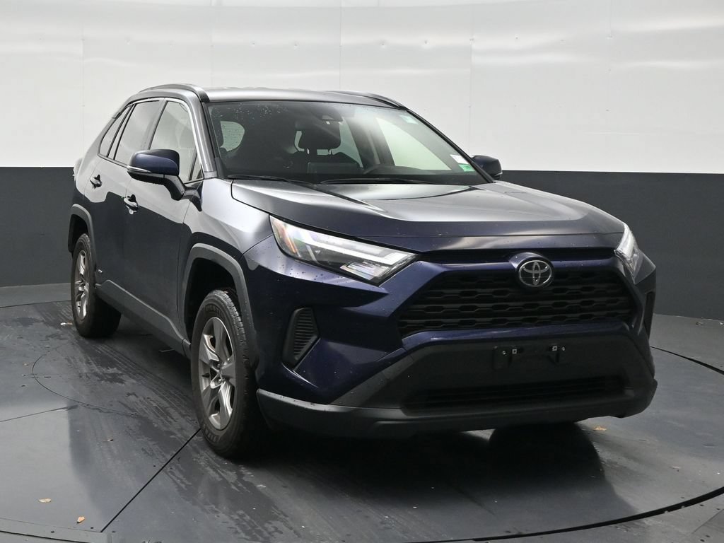 Used 2025 Toyota RAV4 XLE AWD/4WD image 7