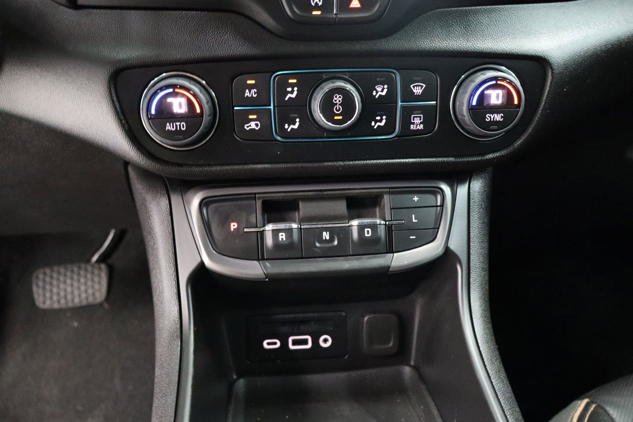 Used 2024 GMC Terrain AT4 w/ Tech Package image 21