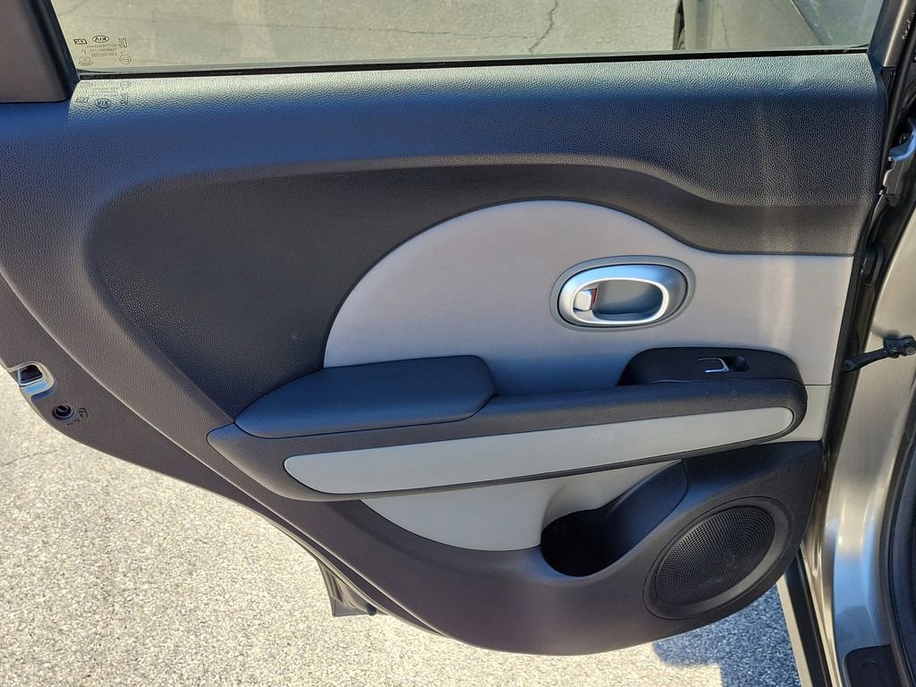 Used 2017 Kia Soul + image 9