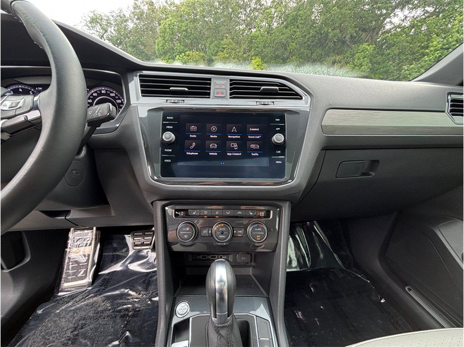 Used 2019 Volkswagen Tiguan SEL R-Line FWD image 11