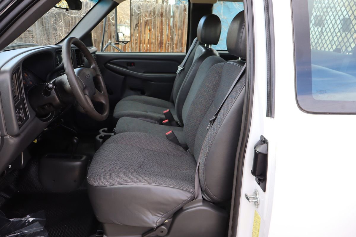 Used 2007 GMC Sierra 3500 W/T w/ Heavy-Duty Power Package image 17