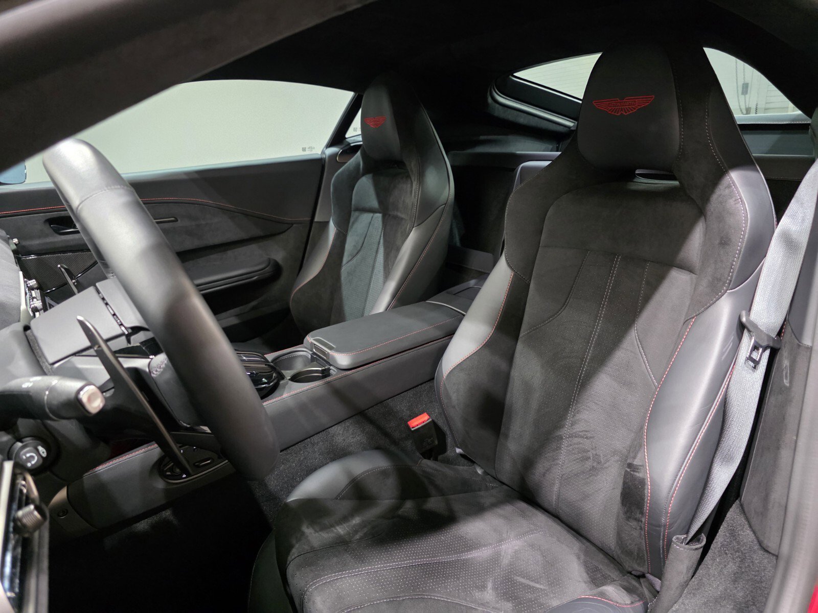 Used 2025 Aston Martin V8 Vantage Coupe image 12