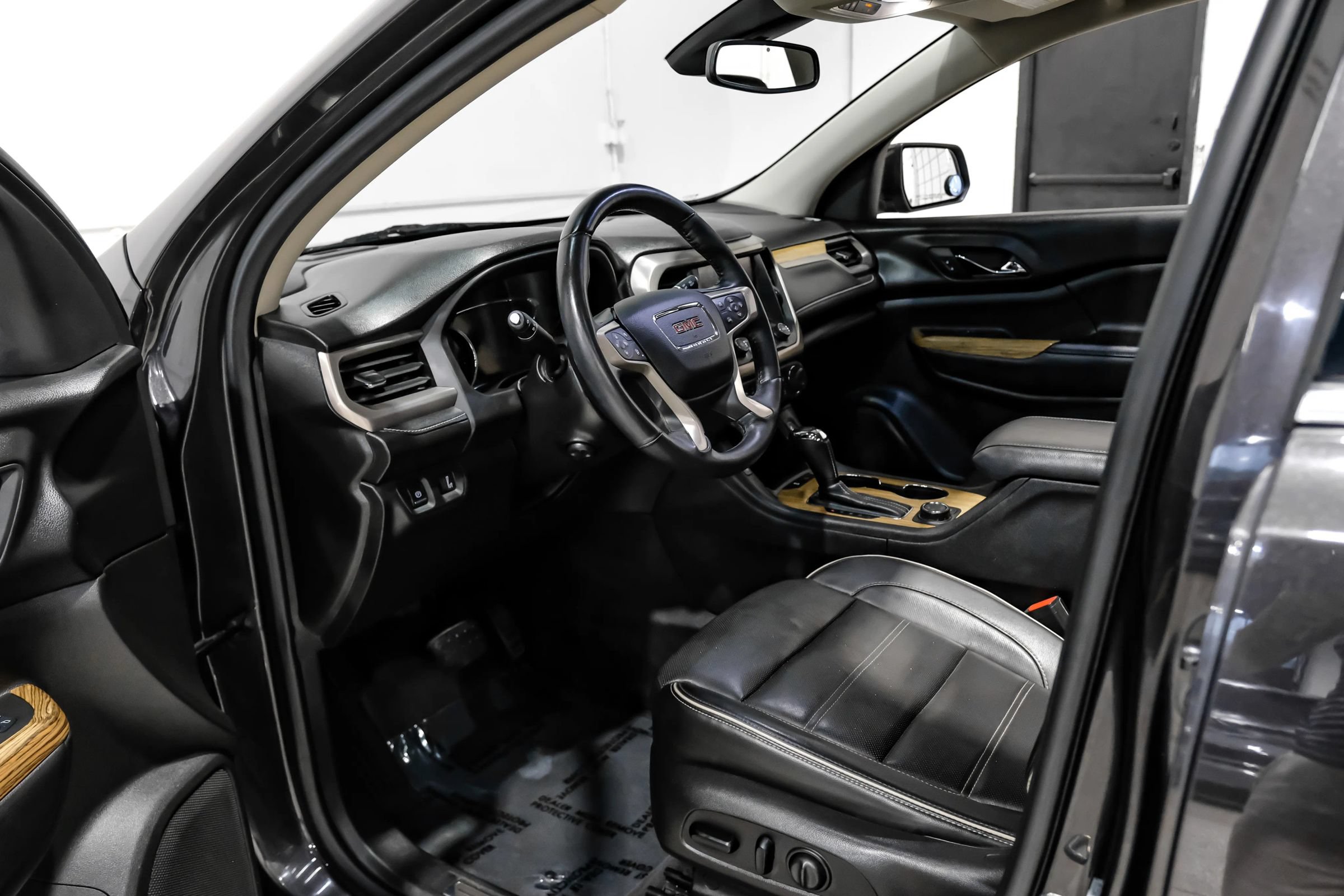 Used 2017 GMC Acadia Denali AWD/4WD image 13