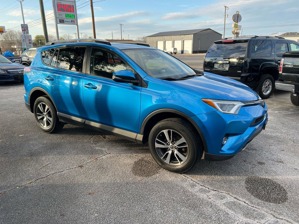 Used 2018 Toyota RAV4 XLE w/ Plus Extra Value Package image 5
