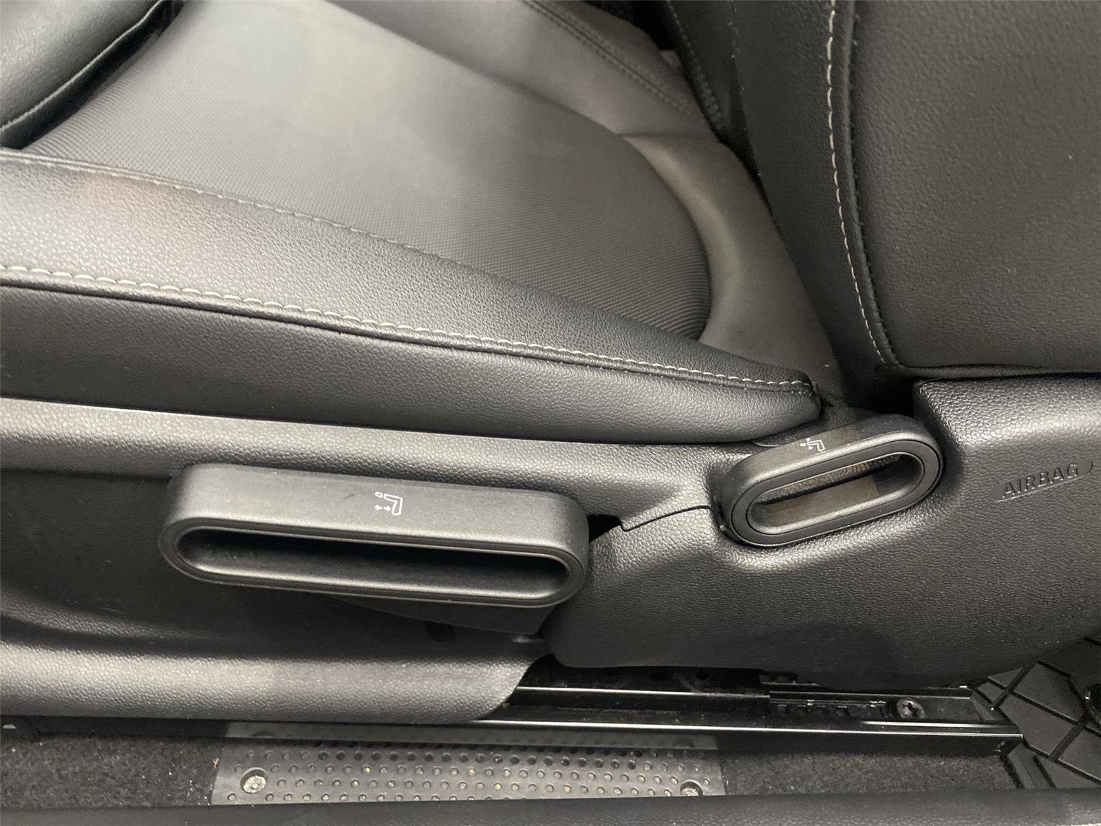 Certified 2024 MINI Cooper SE FWD image 18