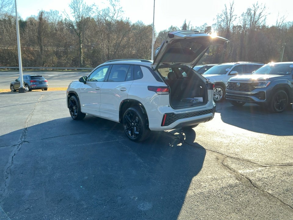 New 2026 Volkswagen Tiguan SE R-Line AWD/4WD image 13