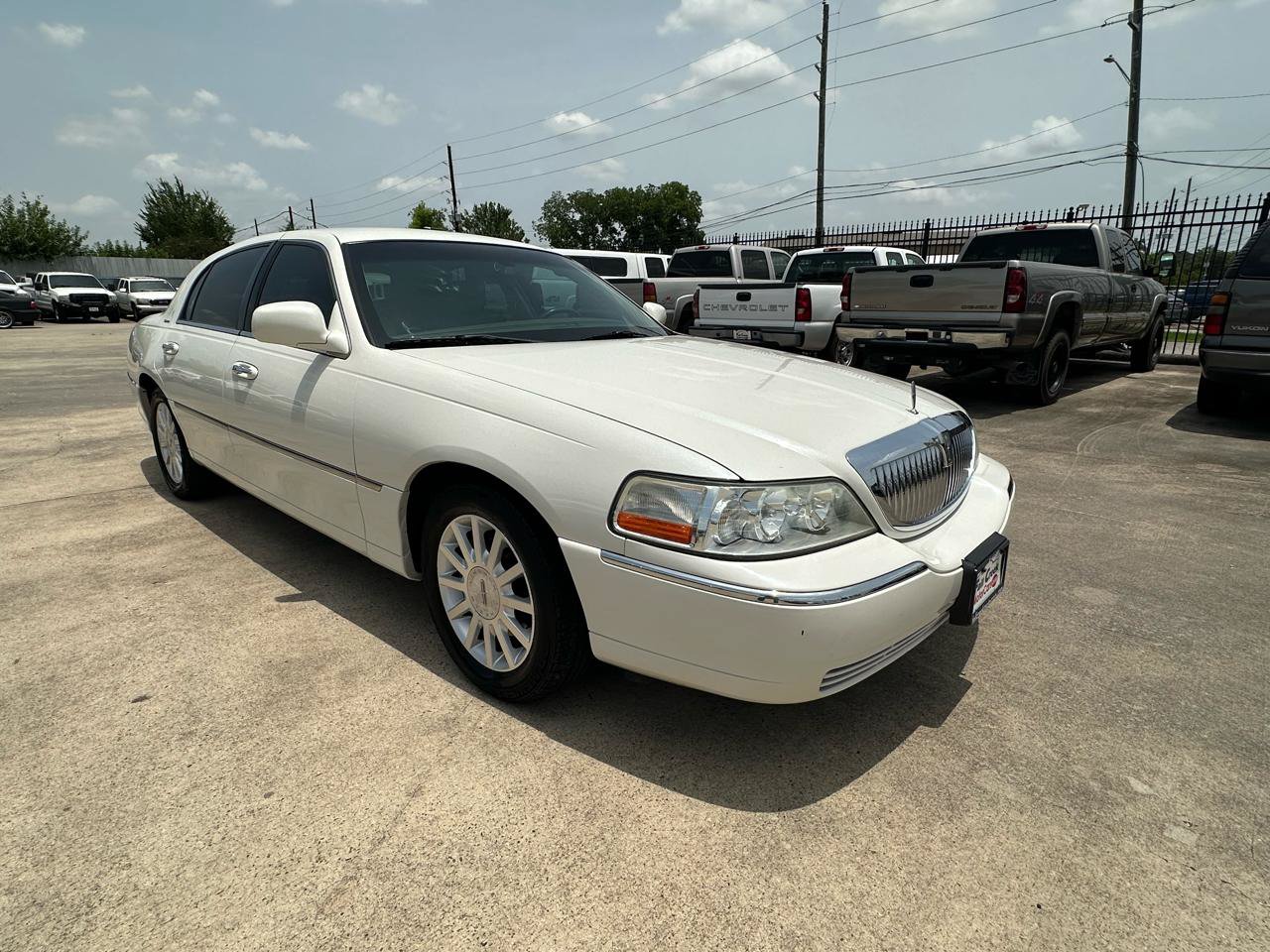 Used 2006 Lincoln Town Car Signature RWD image 7