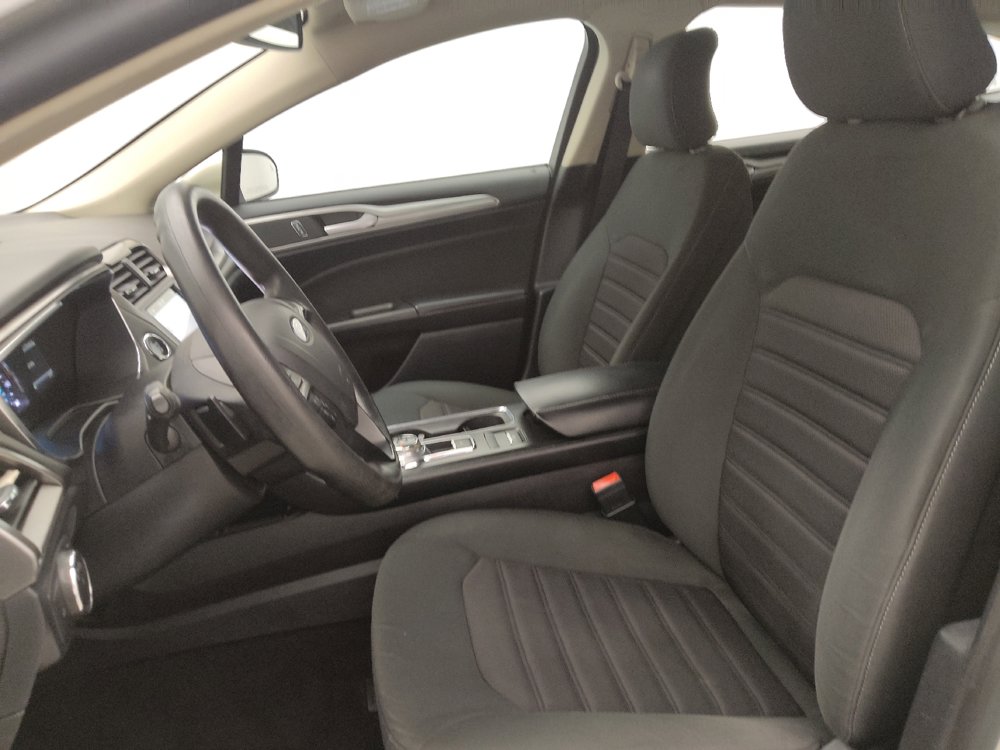 Used 2019 Ford Fusion SE FWD image 17
