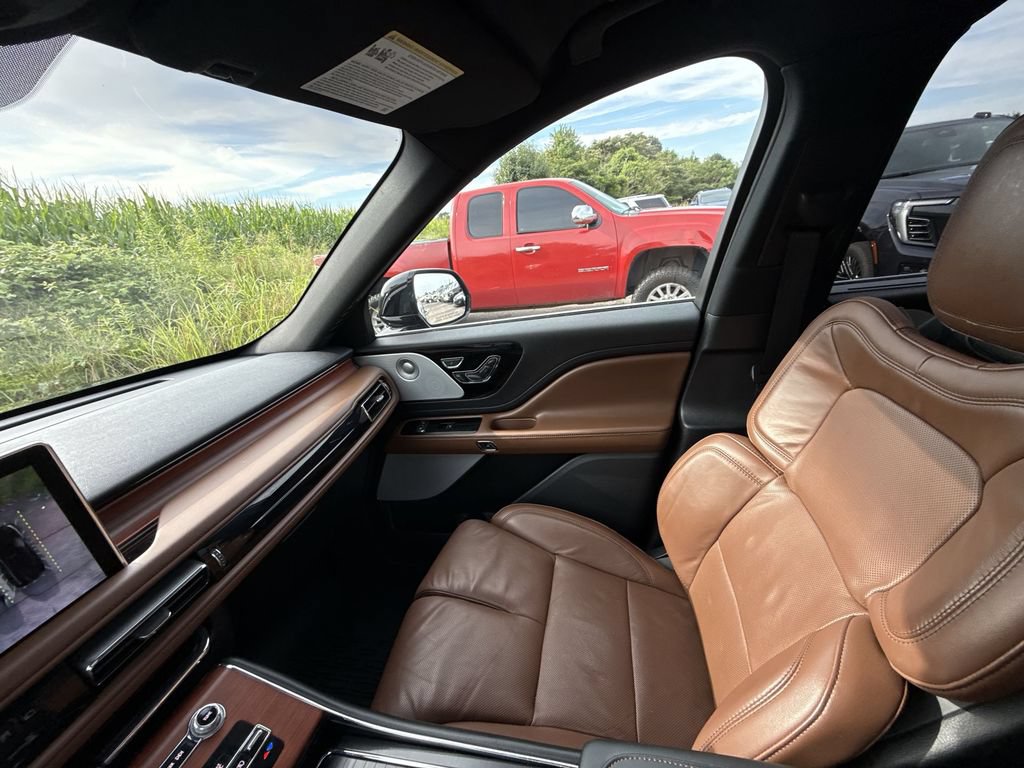 Used 2022 Lincoln Aviator Grand Touring w/ Equipment Group 301A AWD/4WD image 26