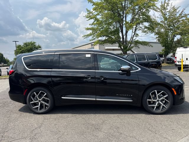New 2027 Chrysler Pacifica Pinnacle w/ Theater Group FWD image 8
