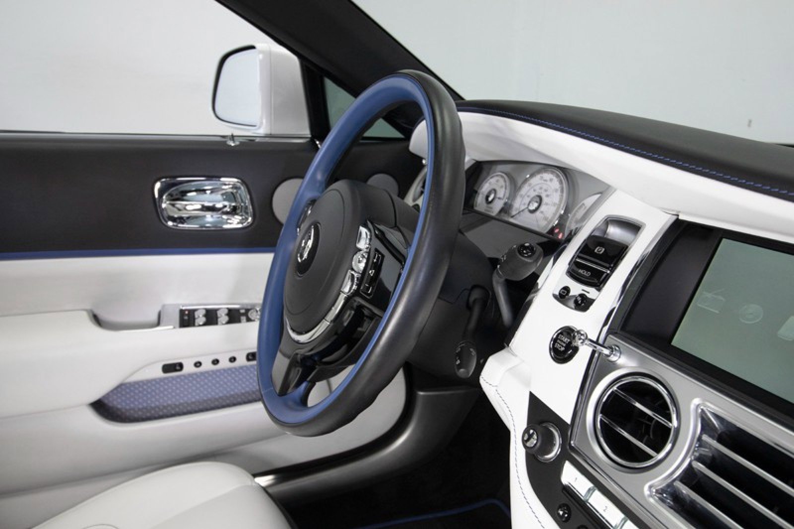 Used 2017 Rolls-Royce Dawn image 59