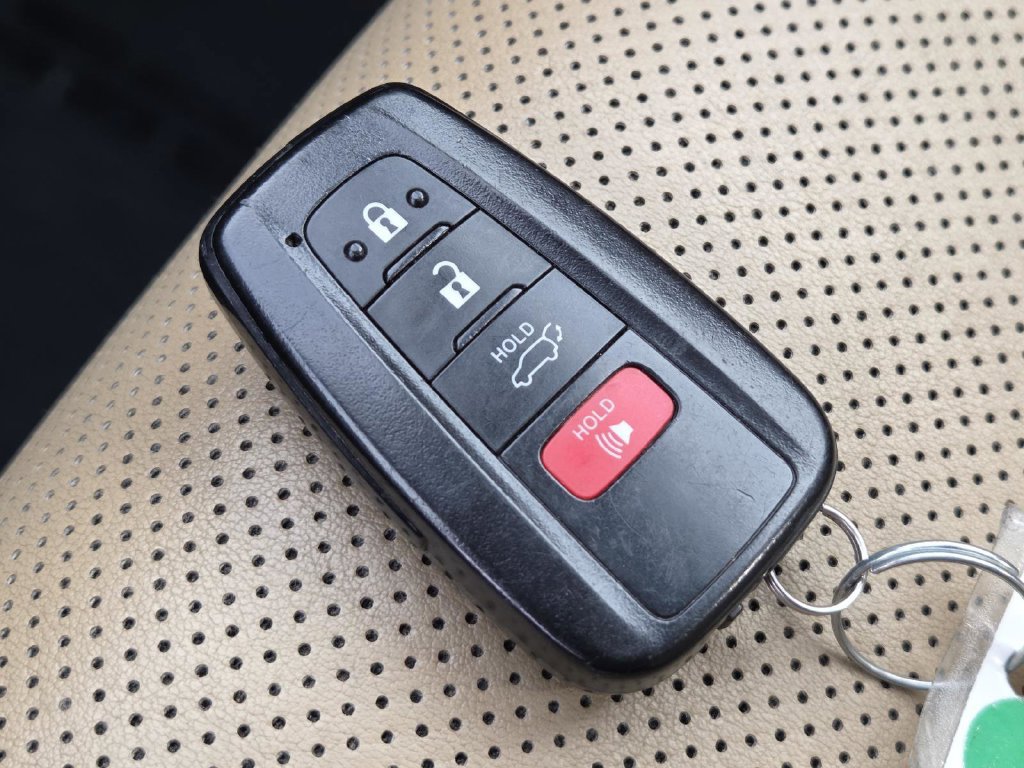 Used 2024 Toyota RAV4 Limited FWD image 31