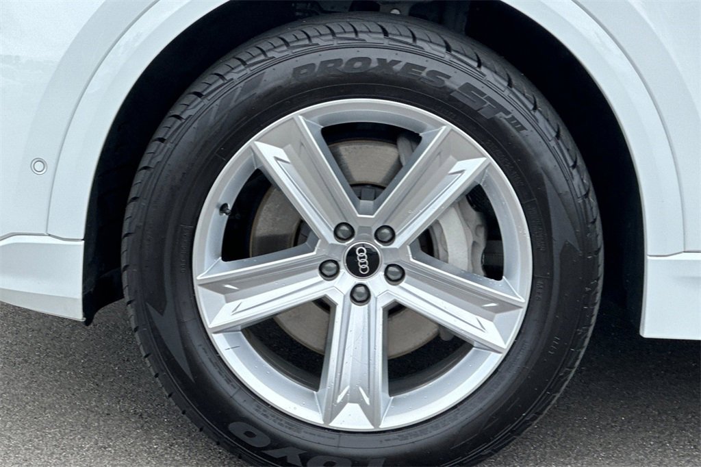 Used 2021 Audi Q8 Premium image 34