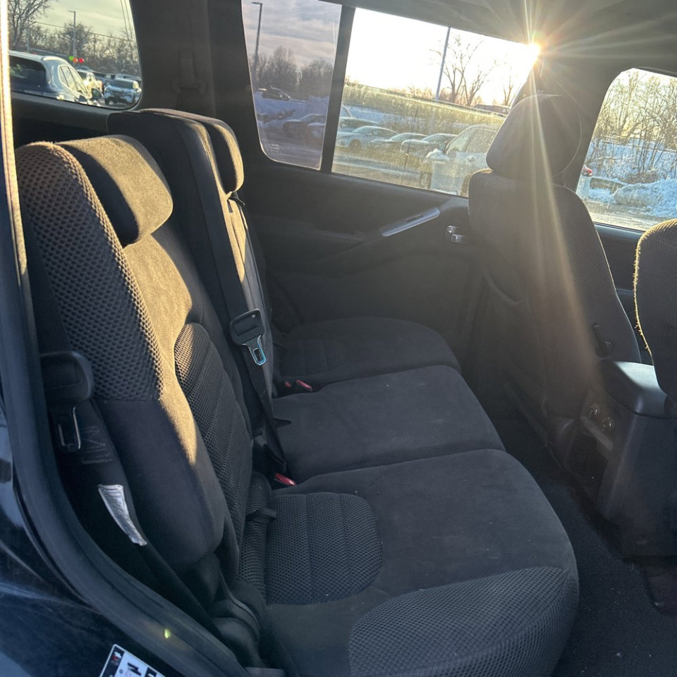 Used 2008 Nissan Pathfinder SE w/ Premium Pkg image 12