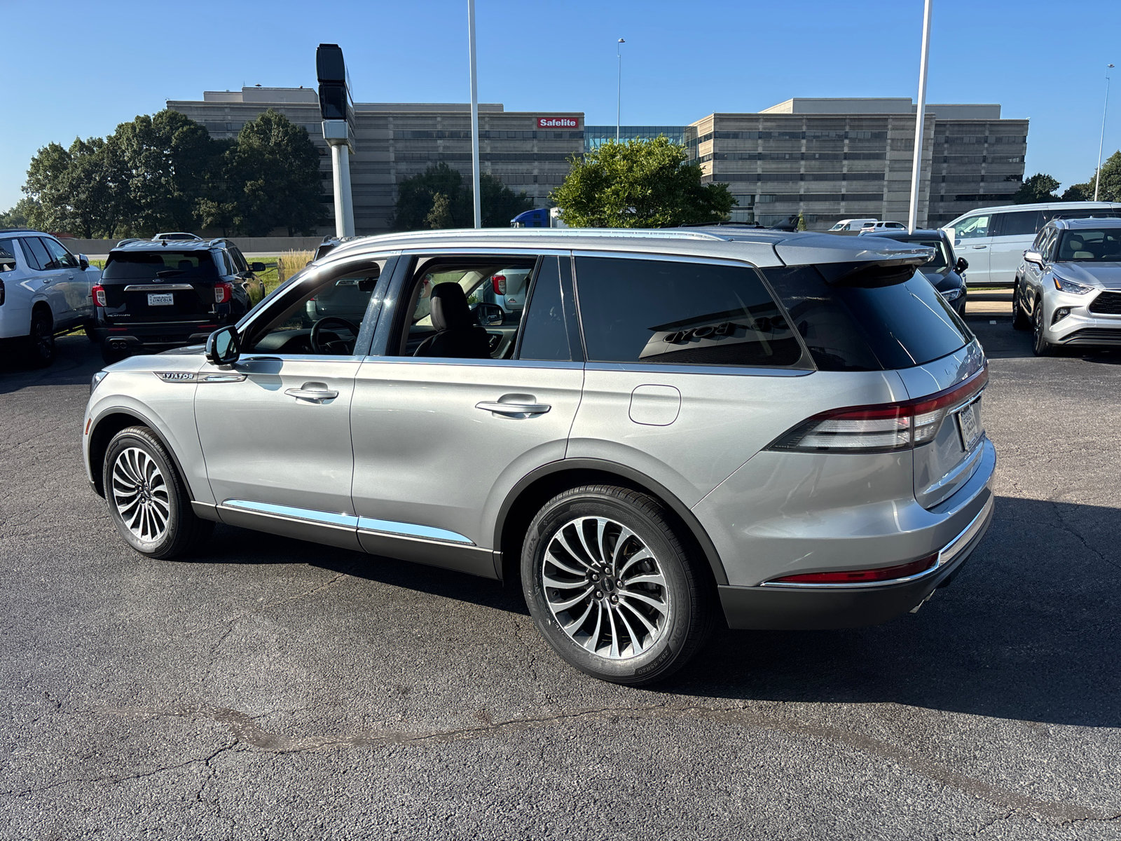 Certified 2021 Lincoln Aviator Reserve w/ Elements Package Plus AWD/4WD image 5