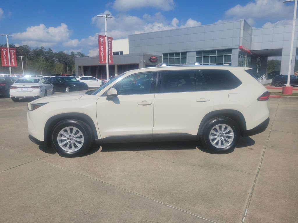 Used 2024 Toyota Grand Highlander XLE image 3