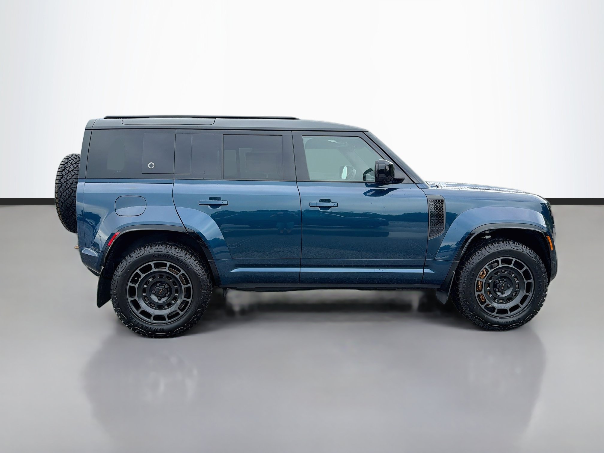 New 2026 Land Rover Defender 110 OCTA AWD/4WD image 6