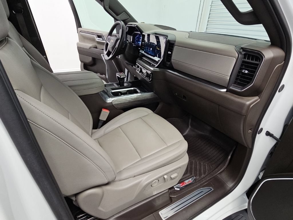 Certified 2024 Chevrolet Silverado 1500 LTZ AWD/4WD image 40