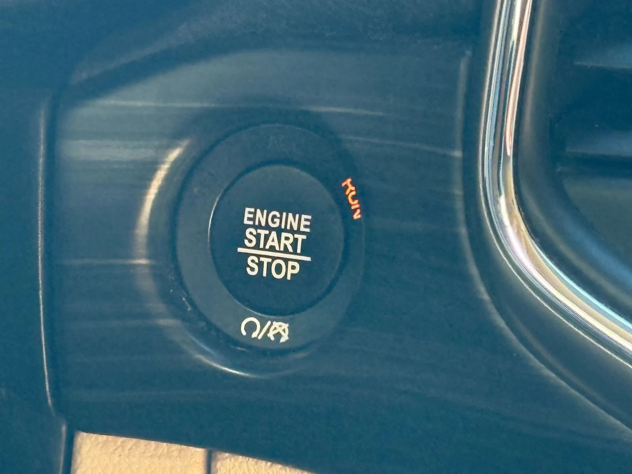 Used 2021 Jeep Grand Cherokee Laredo image 32