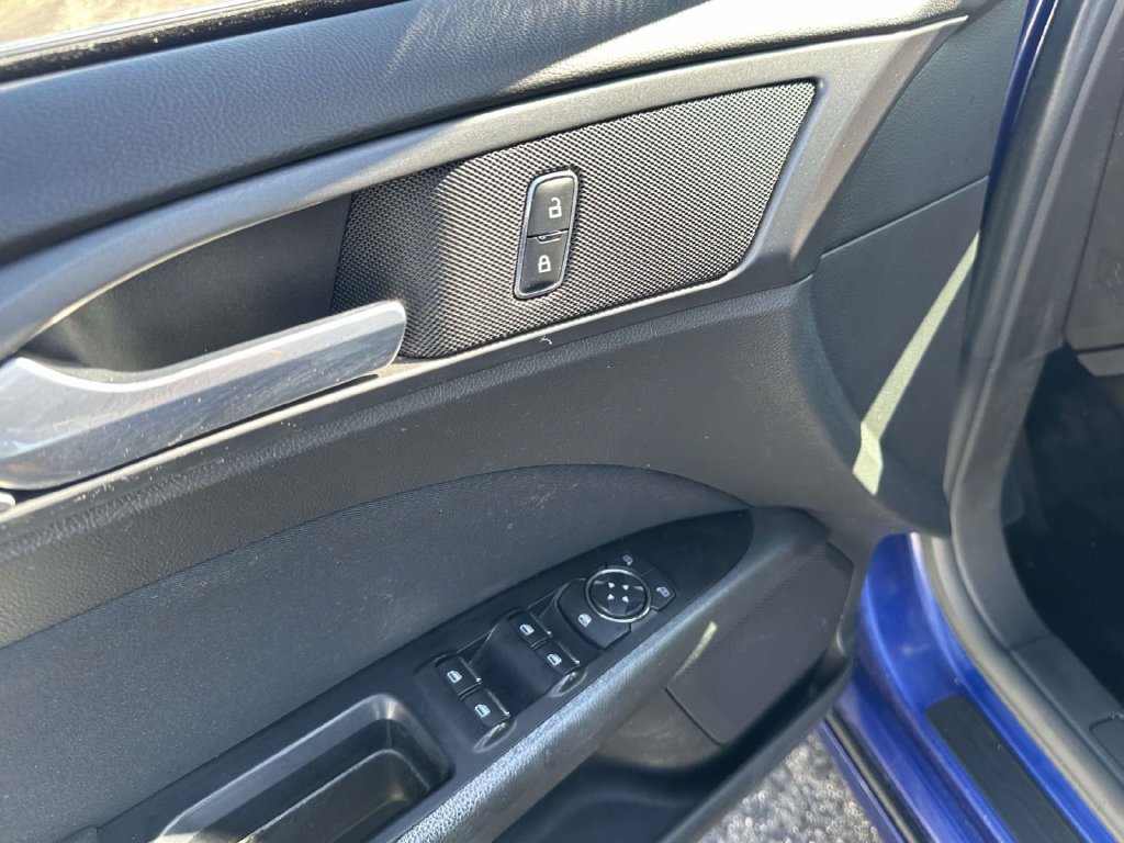 Used 2016 Ford Fusion SE FWD image 17