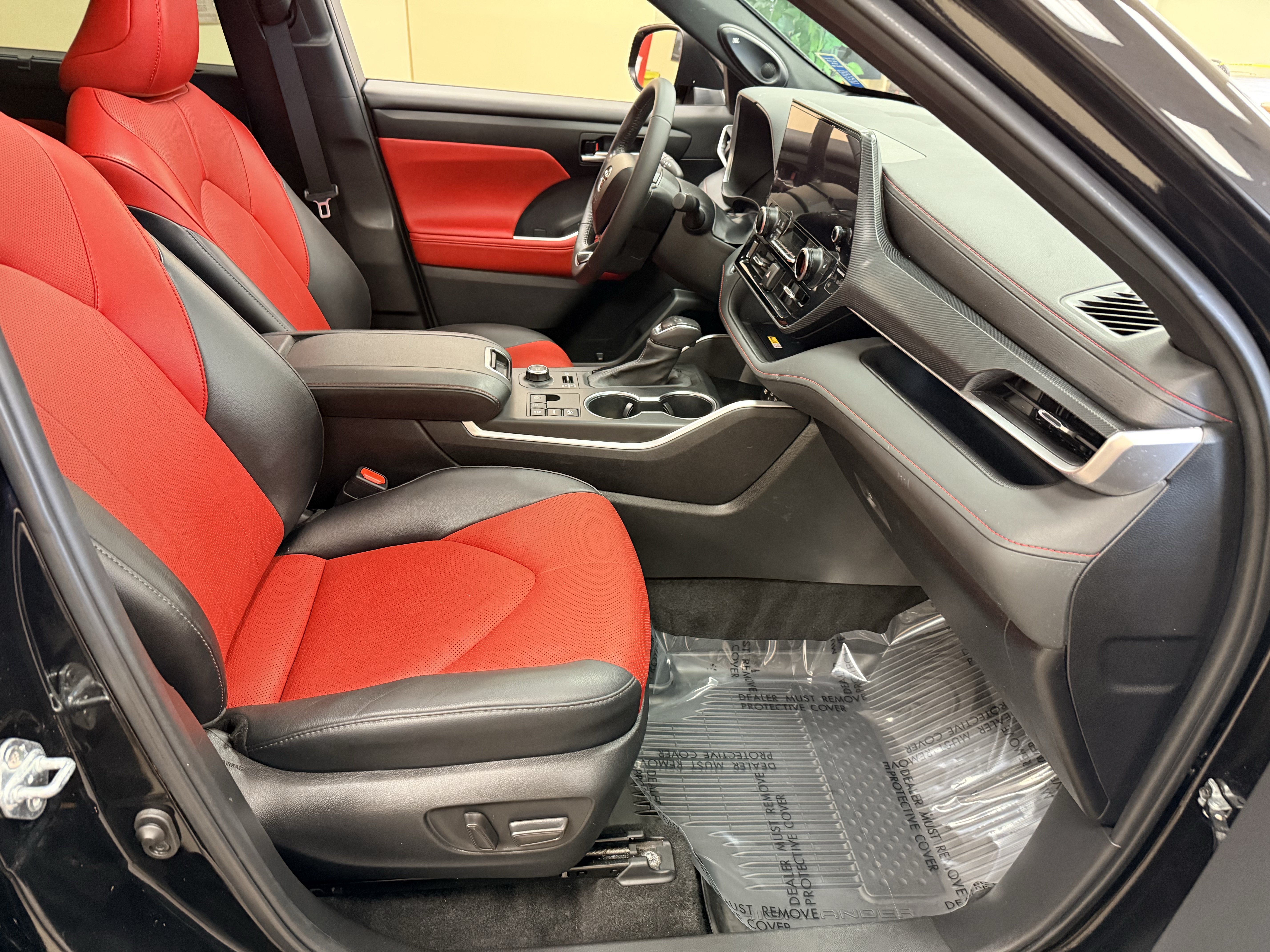 Used 2023 Toyota Highlander XSE AWD/4WD image 32