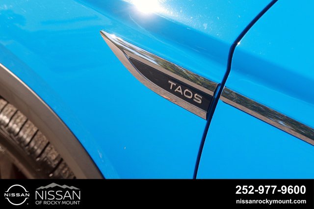 Used 2023 Volkswagen Taos SE w/ Black Wheel Package FWD image 9