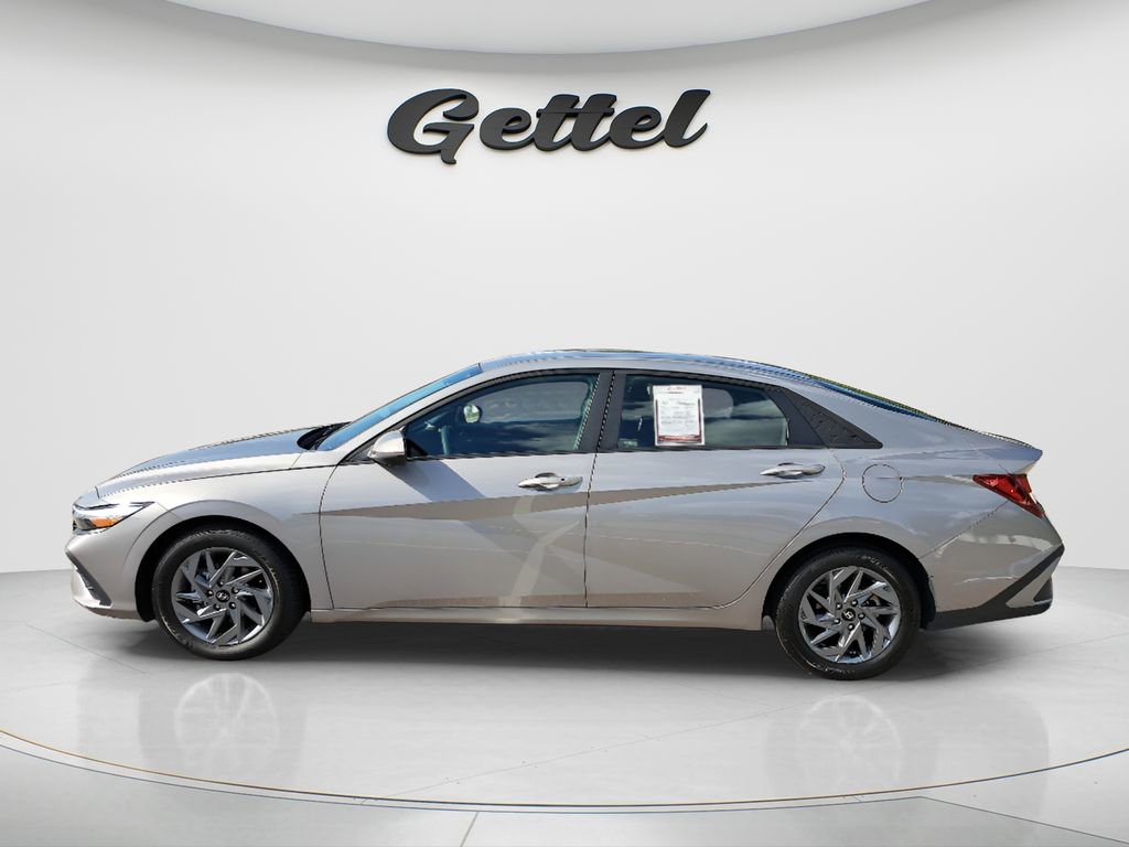 Used 2024 Hyundai Elantra SEL FWD image 11