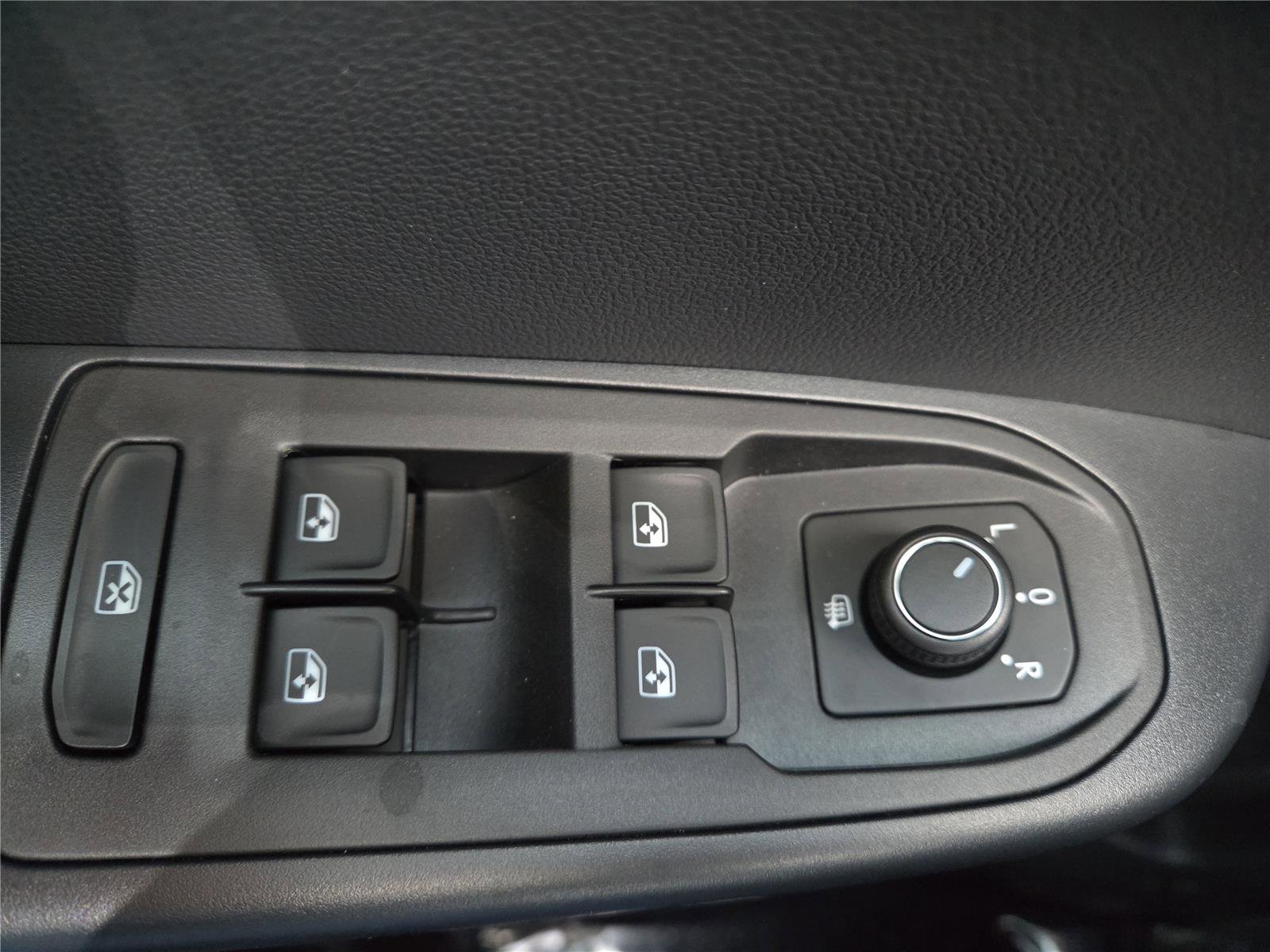 New 2026 Volkswagen Taos SEL image 13