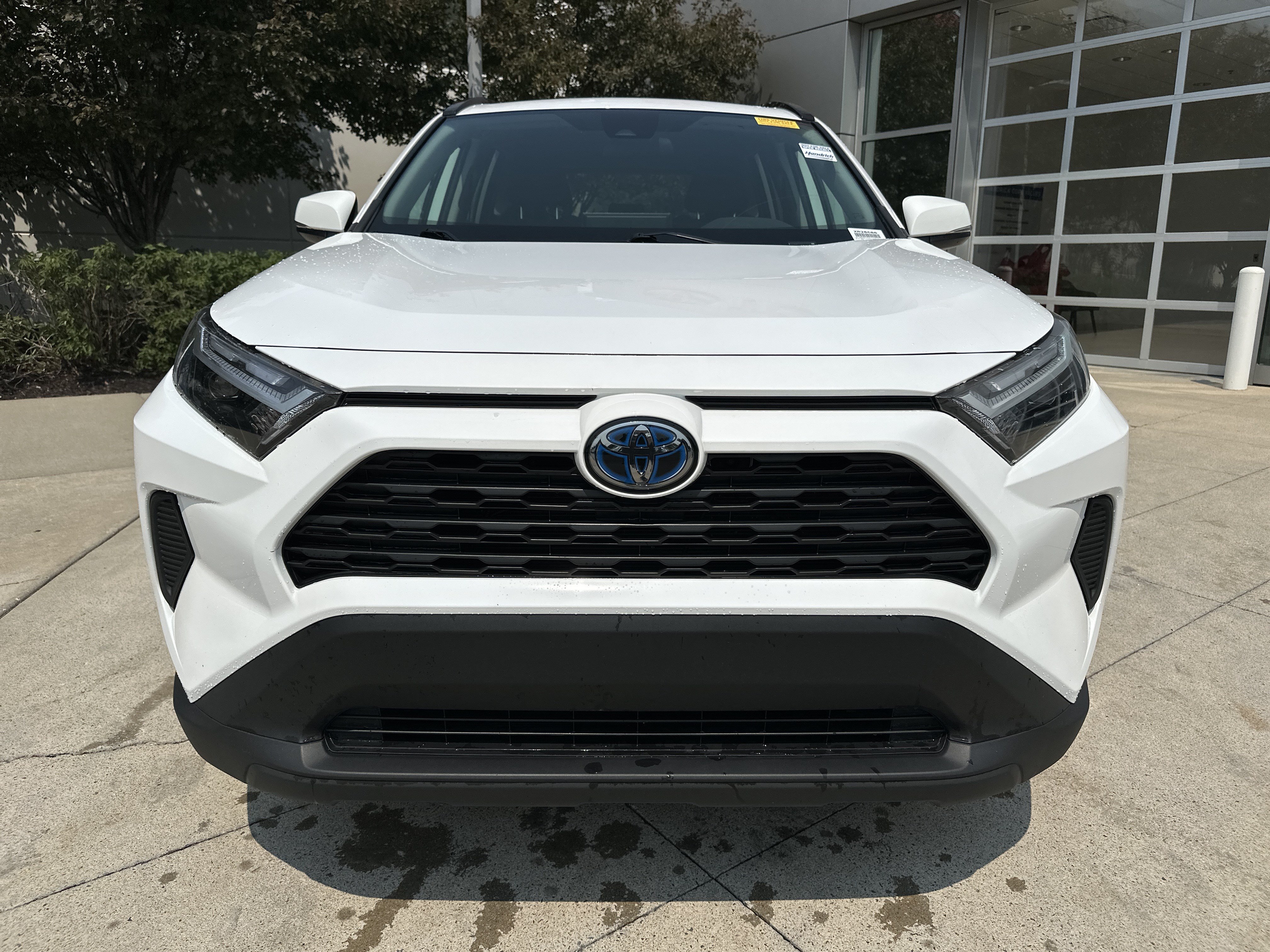 Used 2024 Toyota RAV4 LE AWD/4WD image 5