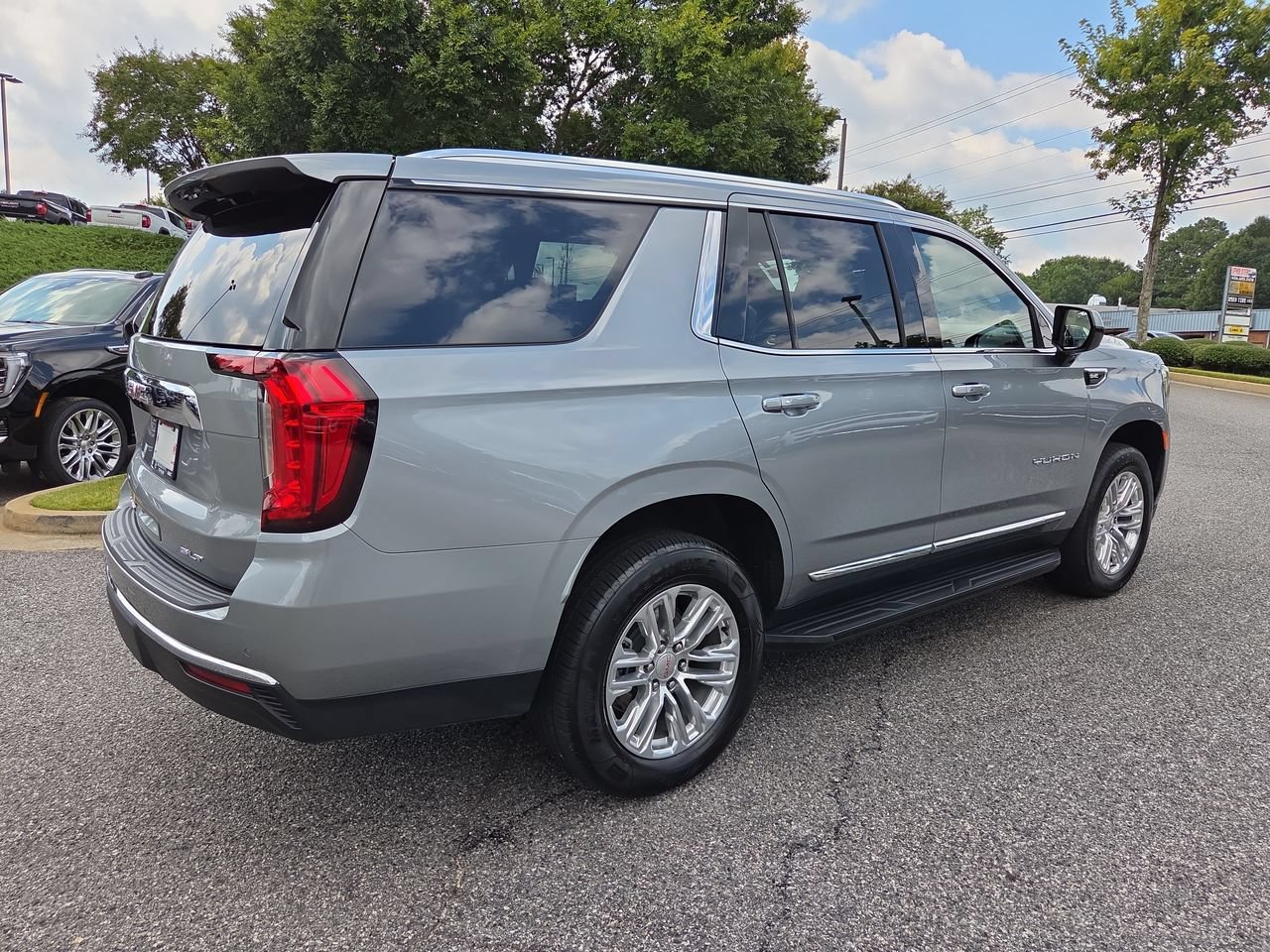 Used 2023 GMC Yukon SLT RWD image 8