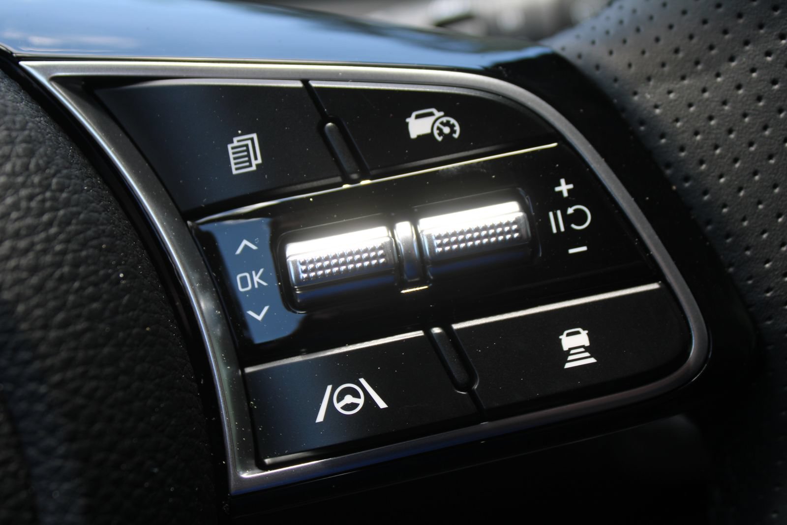 New 2026 Kia Seltos SX w/ SX Sunroof Package AWD/4WD image 30