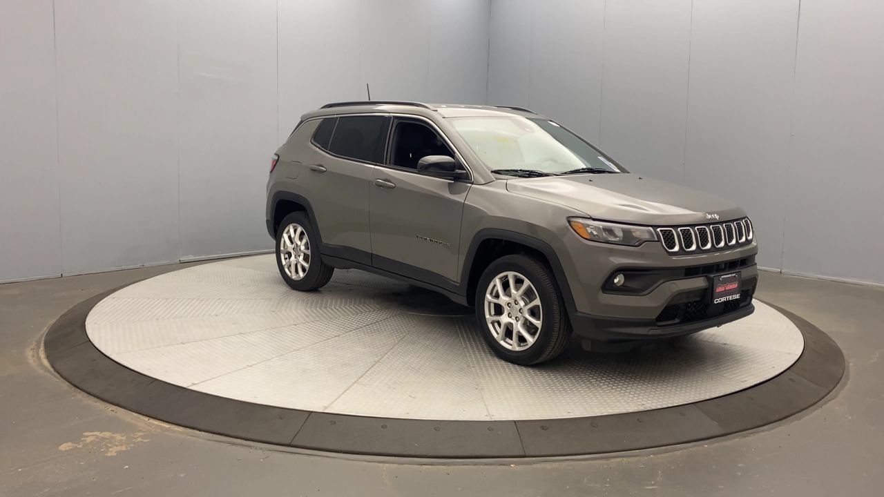 Used 2023 Jeep Compass Latitude AWD/4WD image 7