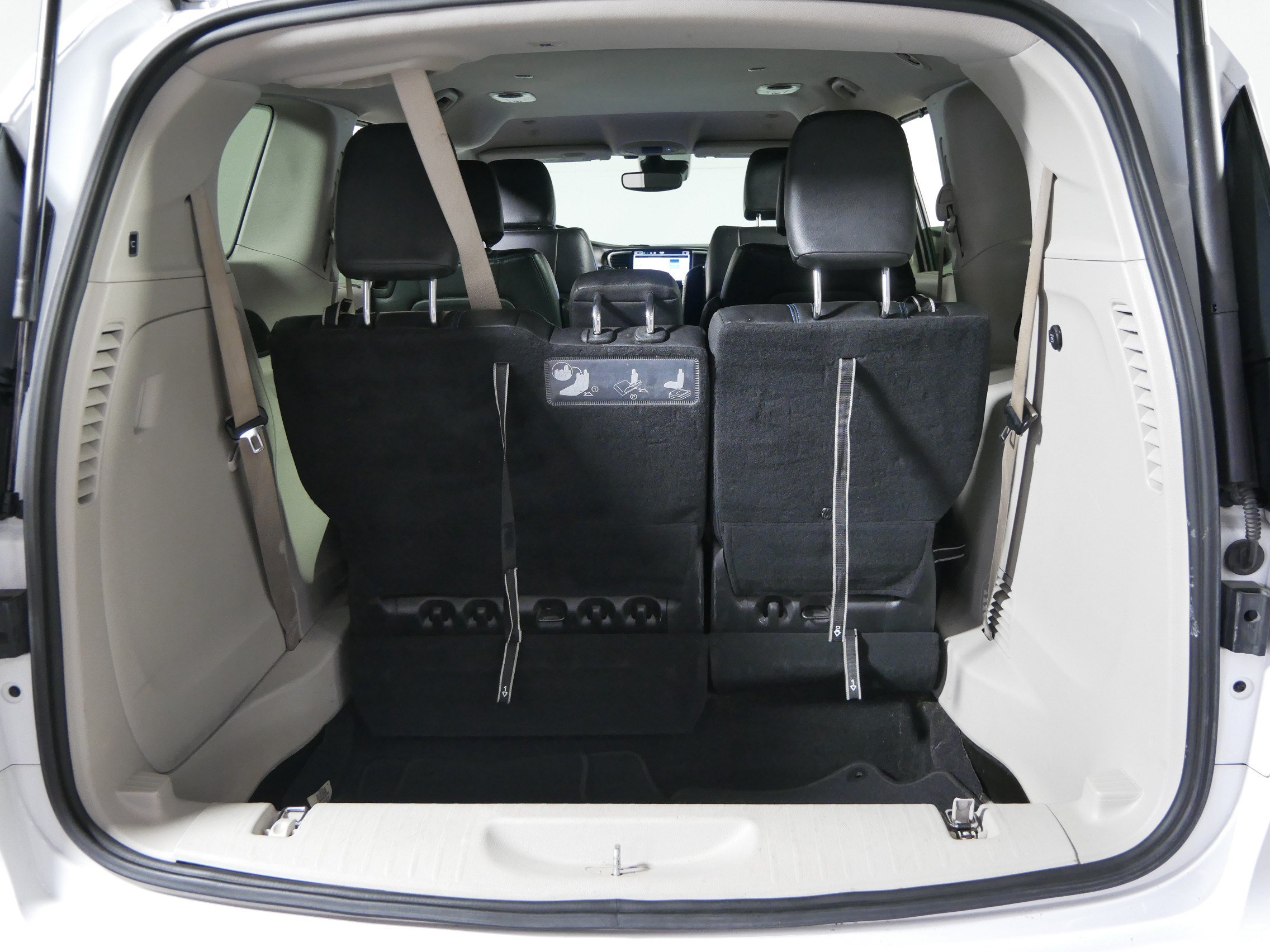 Used 2021 Chrysler Pacifica Touring-L FWD image 18