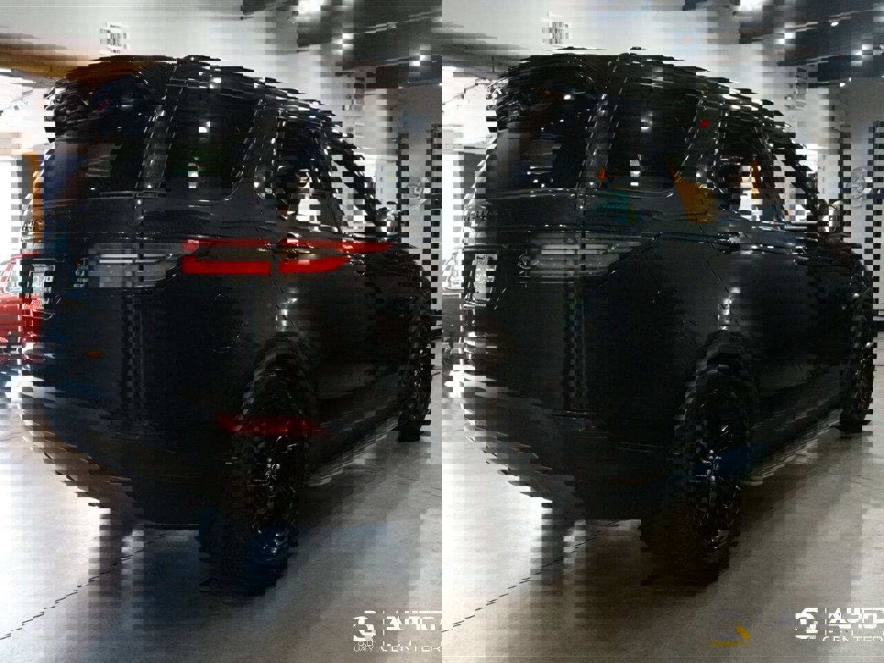 Used 2017 Land Rover Discovery HSE image 4