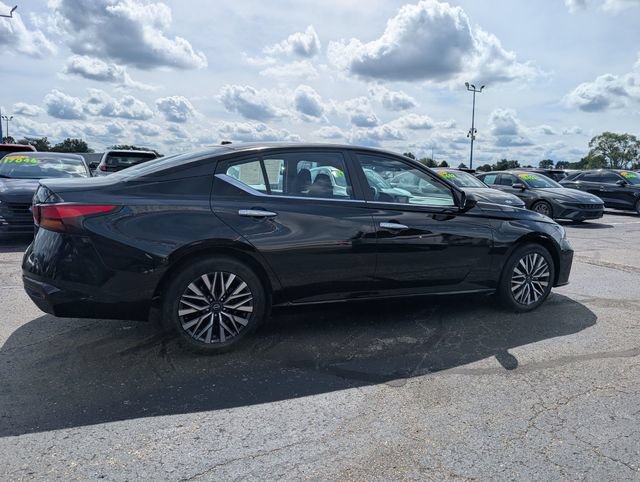 Used 2025 Nissan Altima 2.5 SV FWD image 8