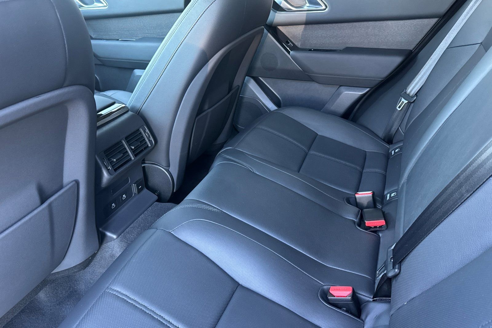 Used 2026 Land Rover Range Rover Velar Dynamic SE image 12