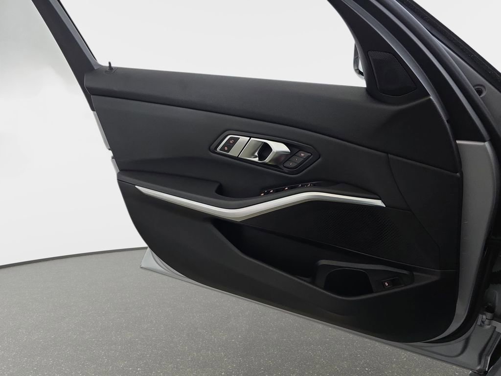 Used 2019 BMW 330i xDrive Sedan w/ Convenience Package image 28