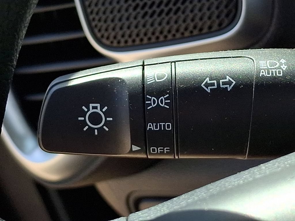 Used 2025 Kia Soul LX w/ LX Technology Package FWD image 25