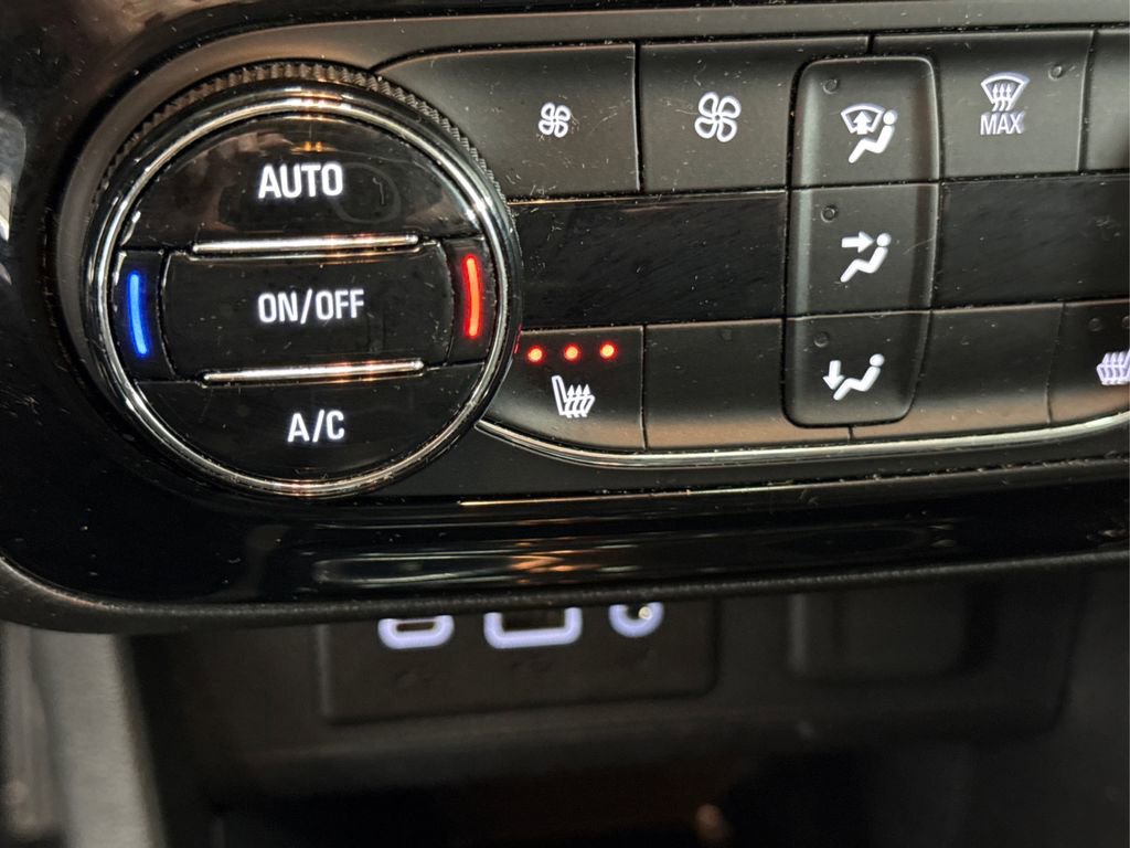 Used 2023 Buick Encore GX Select image 32