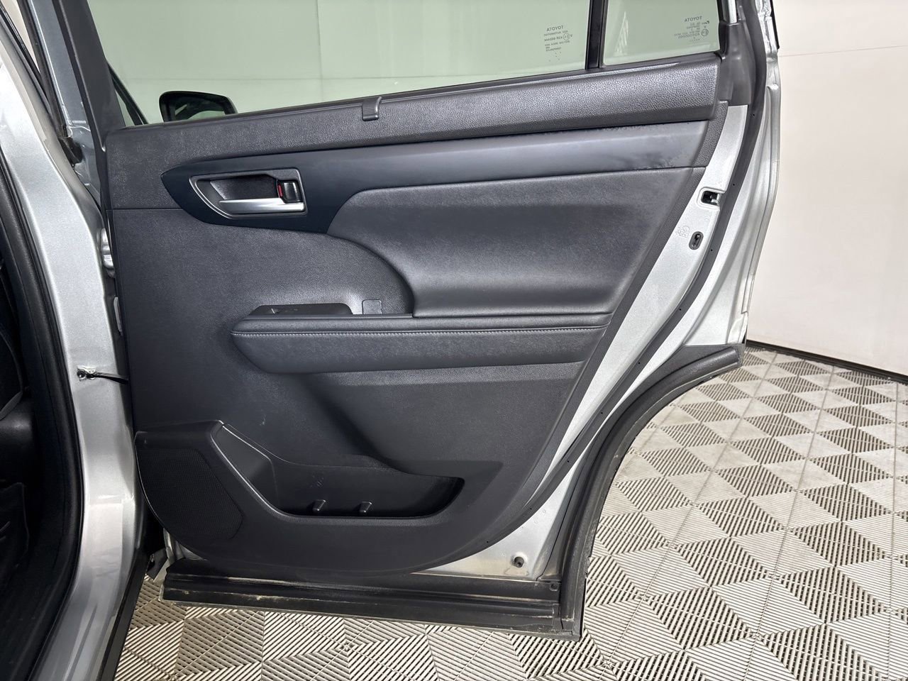 Used 2023 Toyota Highlander XSE image 27