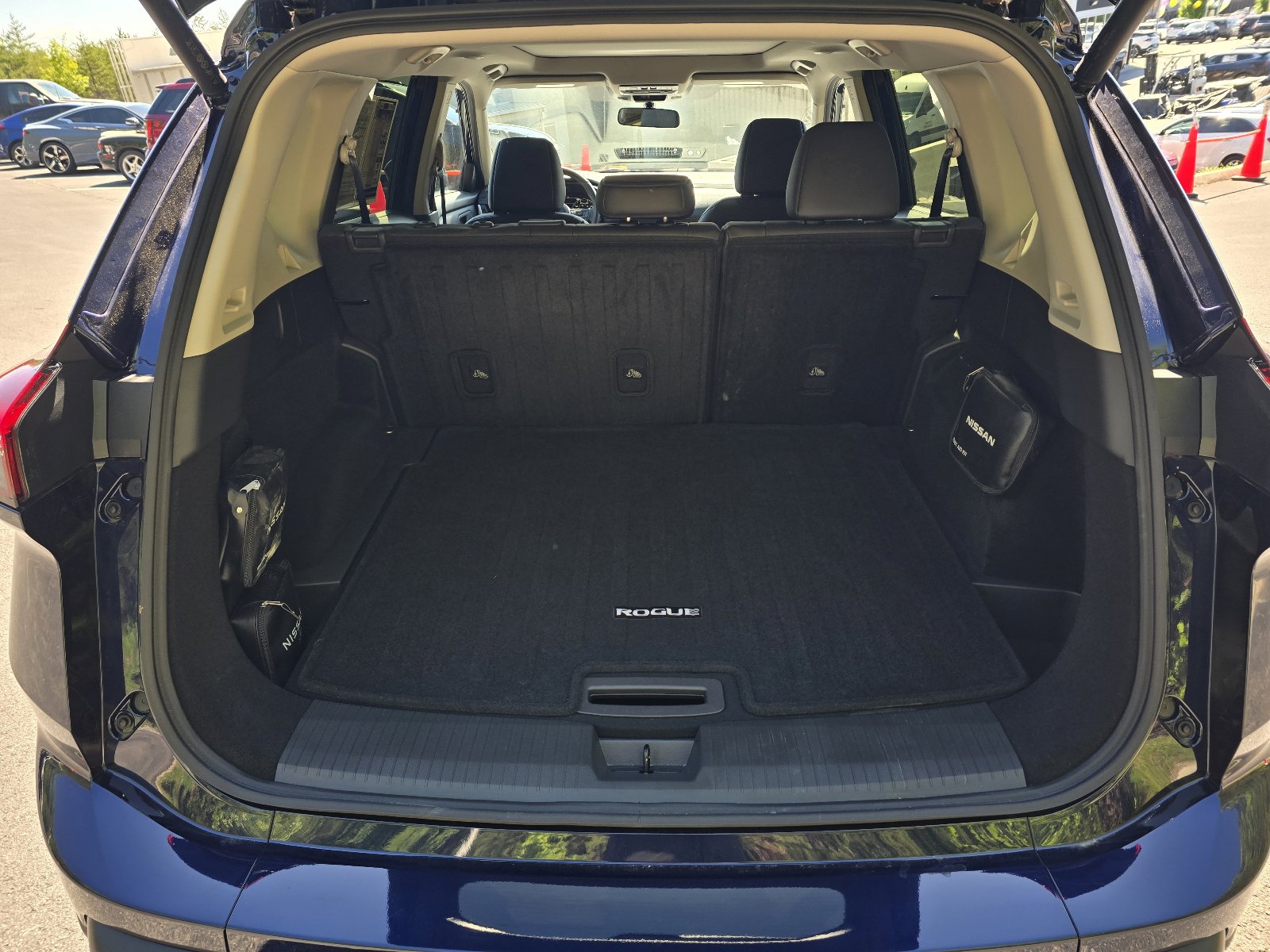 Used 2024 Nissan Rogue SV w/ SV Premium Package FWD image 25