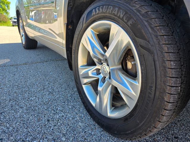 Used 2014 Toyota Highlander Limited Platinum AWD/4WD image 40