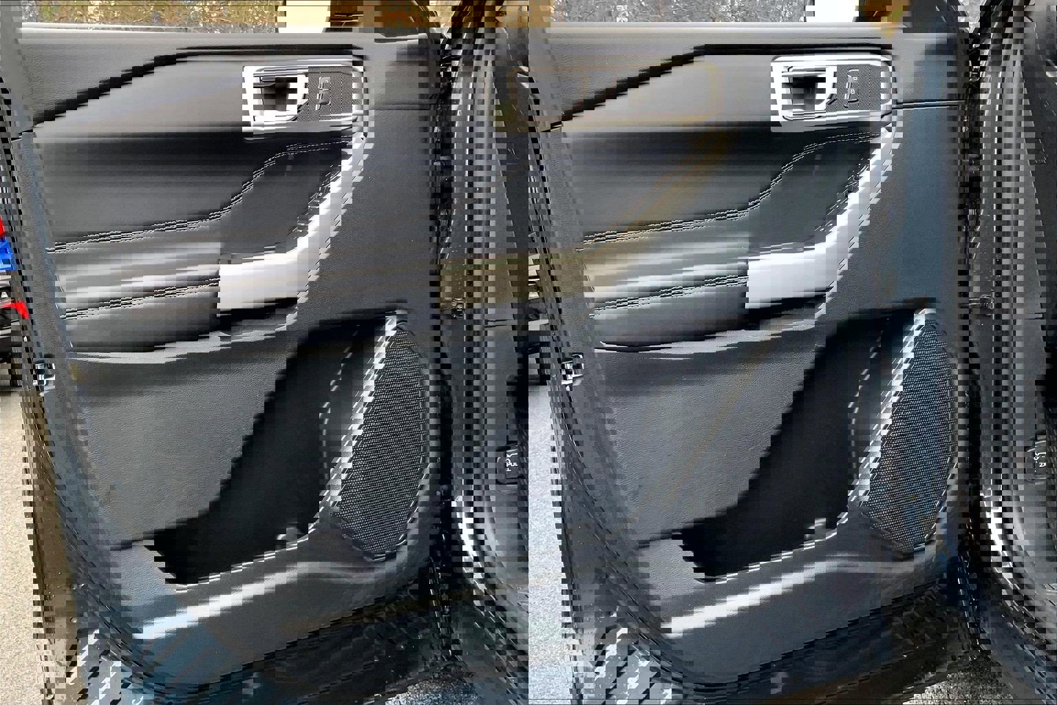 Used 2023 Ford Explorer XLT w/ Equipment Group 202A image 25