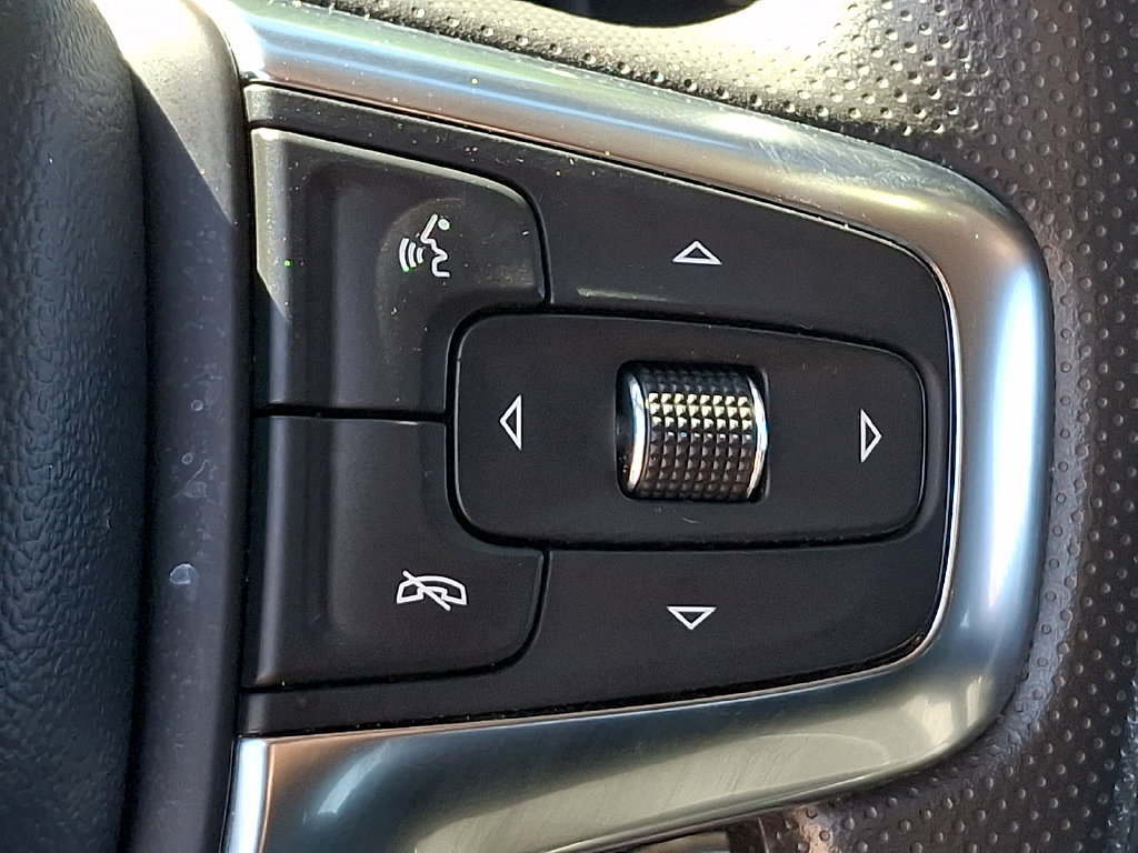 Used 2025 Chevrolet Blazer LT FWD image 21