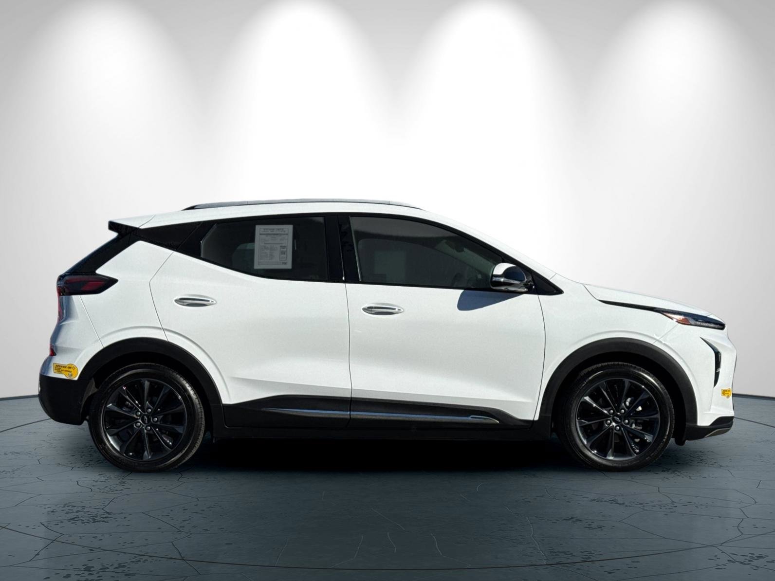 Used 2022 Chevrolet Bolt EUV Premier w/ Launch Edition image 3